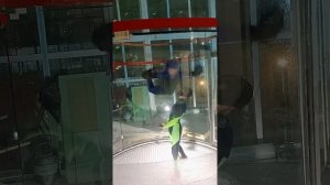 Аэротруба в Омске Маяк Молл. Первые полеты и пробы.