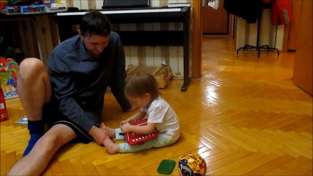 Василиса играю на гармошке Новый год 31 12 2016 смотреть онлайн