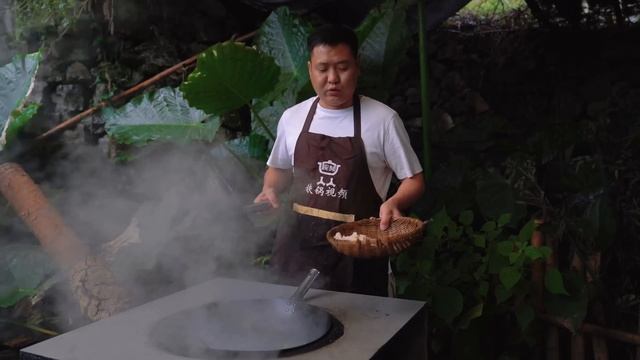 1斤鱔魚，二弟做“鱔魚燒河蚌”，麻辣爽口三大碗米飯都不夠吃｜Mukbang【鐵鍋視頻】