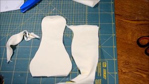 Подгузник своими руками - подгузник для новорожденного с вкладышем - с субтитрами