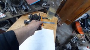 Днепр кпп . Отверстия для смазки во вторичном вале.