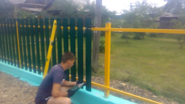 Ограда из евроштакета