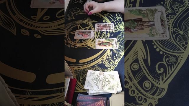 ?КАК ПОСТУПИТЬ, КАКОЙ ВАРИАНТ ВЫБРАТЬ?#tarot #подсказки #гадание #таро смотреть онлайн