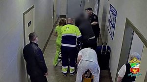 В Красноярском аэропорту транспортный полицейский своевременно оказал помощь мужчине с инфарктом