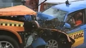 Краш-тест: лобовое столкновение Volkswagen Golf vs. Volvo XC90 и KIA Sorento