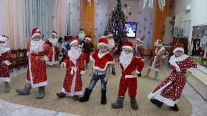 Танец Дедов Морозов. Подшивал Дед валенки. Старшая группа. 2022