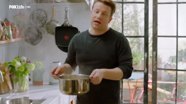 Готовим быстро и легко с Джейми Оливером. 4 серия.mp4 смотреть онлайн