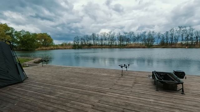 ПОЙМАЛИ МНОГО КАРПА с КОРАБЛИКОМ на НОВЫЙ МОНТАЖ! Рыбалка на водоеме Золотой Берег! смотреть онлайн