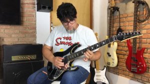 Guitarra Ibanez Universe UV77PBK Steve Vai Signature 7 String