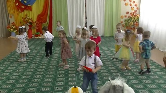 С днем бабушек и дедушек! Поздравление второй младшей группы ? смотреть онлайн