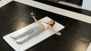 Упражнения для красоты рук, груди и плечей с мячом.Часть 3 тренировки с медболом/Тренируем руки.