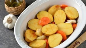 Запеченная телячья ножка с картофелем