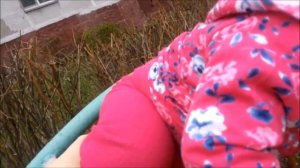 Разминка на турнике .Ребенок год и 10 месяцев кувыркается на турнике "БУУЩИЙ ГИДМНАСТ "