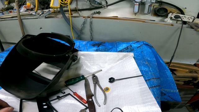 Перестала затемняться сварочная маска , как отремонтировать? смотреть онлайн