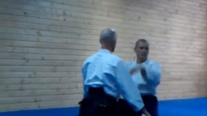 Упражнение  -  освобождение от захвата. Айкидо.