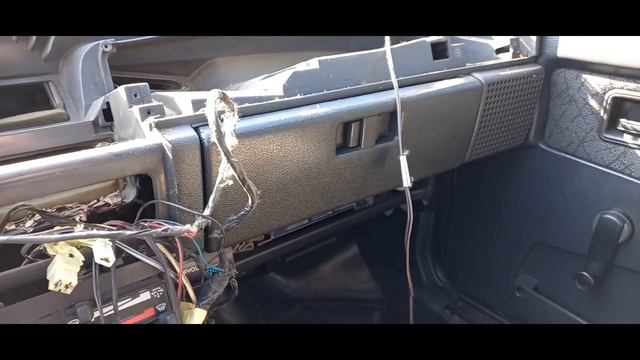 Снимаем высокую панель ваз 2109