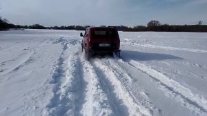 Нива по снегу на Медведях 235/75/15