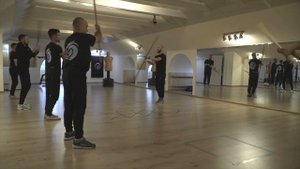 Упражнения с палкой / техника как крутить палку