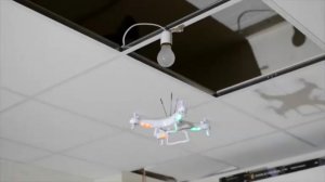 Замена лампочки при помощи дрона