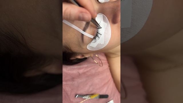 Как сделать американский эффект #наращиваниересниц #lashextensions