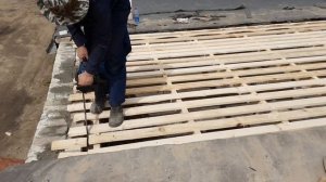 Демонтаж старой крыши гаража и постройка новой.