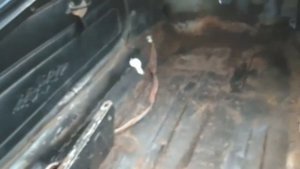 Обрабатываю пол автомобиля Отработкой