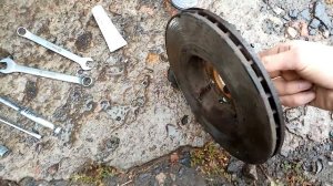 Заменил тормозные диски и колодки на Весте. Пробег 60000 км.