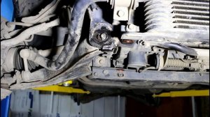 Mitsubishi Pajero 2008 Мицубиси Паджеро 3,2 литра Смазываем развальные болты