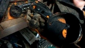 Устройство натяжителя на бензопиле партнёр