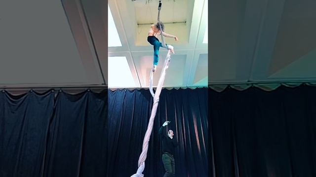 Воздушная гимнастика на полотнах  #воздушнаягимнастика #воздушныеполотна #aerialsilks