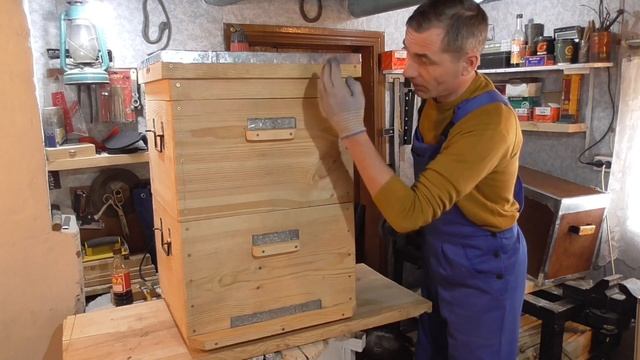 Чем красить улья для пчел. смотреть онлайн