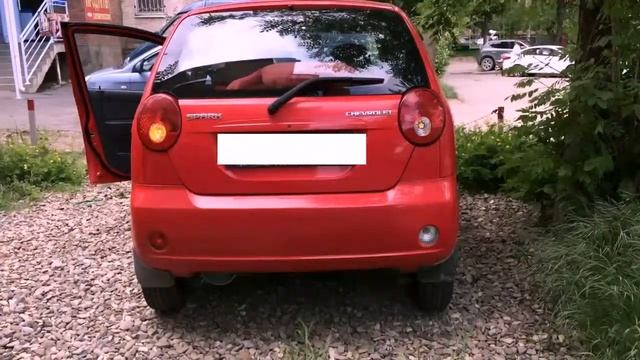 Светодиодная лампа с DLED.RU артикул 1383 справа. Очень слабая.