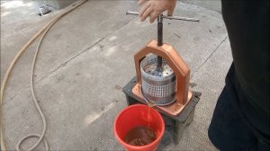 Ручная соковыжималка