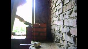 Ремонт старого дома (видео №11).  Возведение опорных колонн из кирпича своими руками.