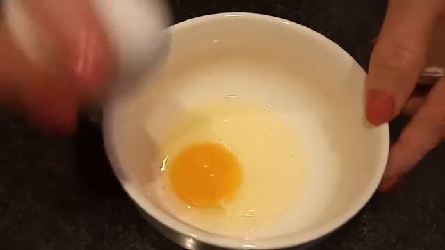 МЯСНЫЕ РУЛЕТИКИ/С ХРУСТЯЩЕЙ КОРОЧКОЙ/Из свинины/ смотреть онлайн