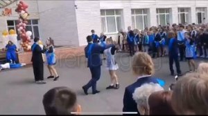 На выпускном в Гимназии 4 девочка упала во время вальса в обморок, министр образования Пахомов и адм