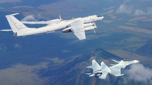 Бомбардировщики России и Китая Ту-95МС и Xian H-6K провели совместное патрулирование.mp4