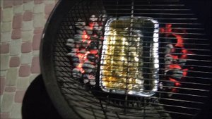 Курица на угольном гриле Weber