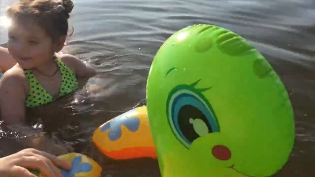 ОТКРЫЛИ СЕЗОН КУПАНИЯ В ПРУДУ 🏊🏼♂️ едем купаться 🏖👍
