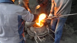 Процесс изготовления железного горшка со 100-летней историей. Чугунолитейный завод в Корее