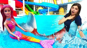 Соревнования Барби и Зумы Щенячий патруль в аквапарке! Тойклаб ищет игрушки - Видео для девочек