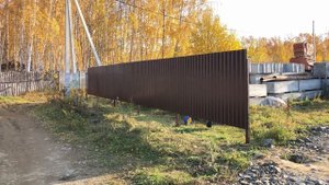 ШИКАРНЫЙ! Забор из профлиста для дома своими руками. Полная смета и трудозатраты.