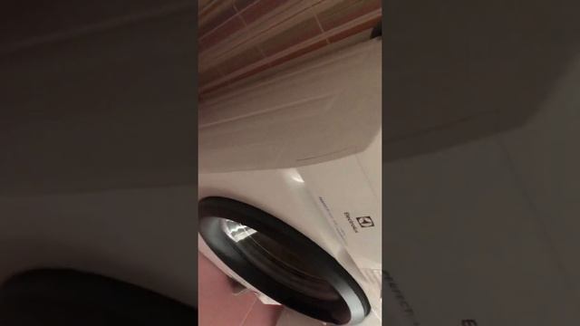 Стиральная машина узкая ELECTROLUX EW6S3R26SI смотреть онлайн