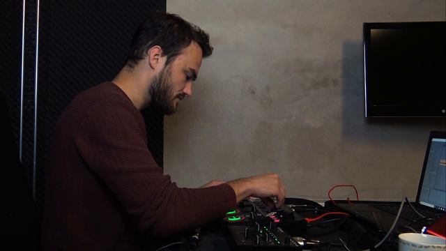 30 Min Techno Set - Live looping - B-Art смотреть онлайн