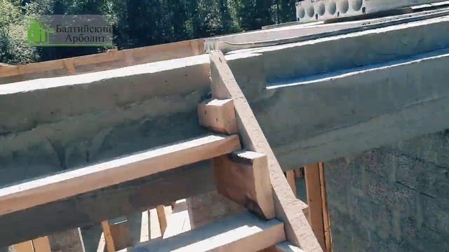 Строим дом из арболита в Ленинградской области: Монтаж межэтажного ж/б перекрытия из пустотных плит