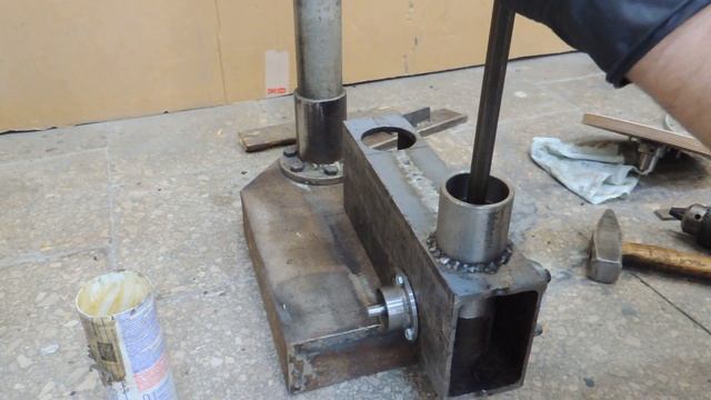 Самодельный сверлильный станок из металлолома