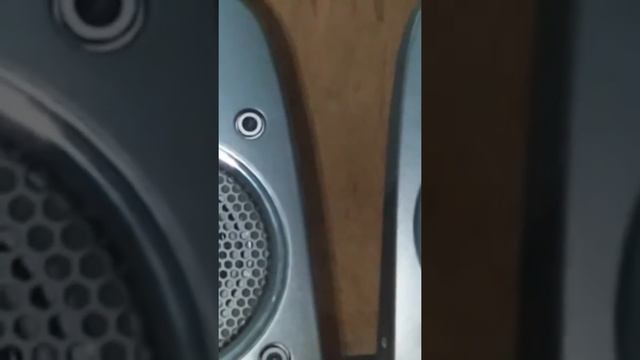 Logitech Z-625 2.1 Channel THX-Certified Multimedia Speakers смотреть онлайн