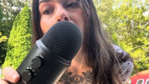 ASMR TONGUE FLUTTERING OUTSIDE💚