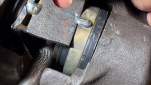 Замена пыльников поршней без разбора суппорта на Mercedes W123