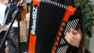 Районы-кварталы под балалайку и баян! - дуэт Богатые и Знаменитые